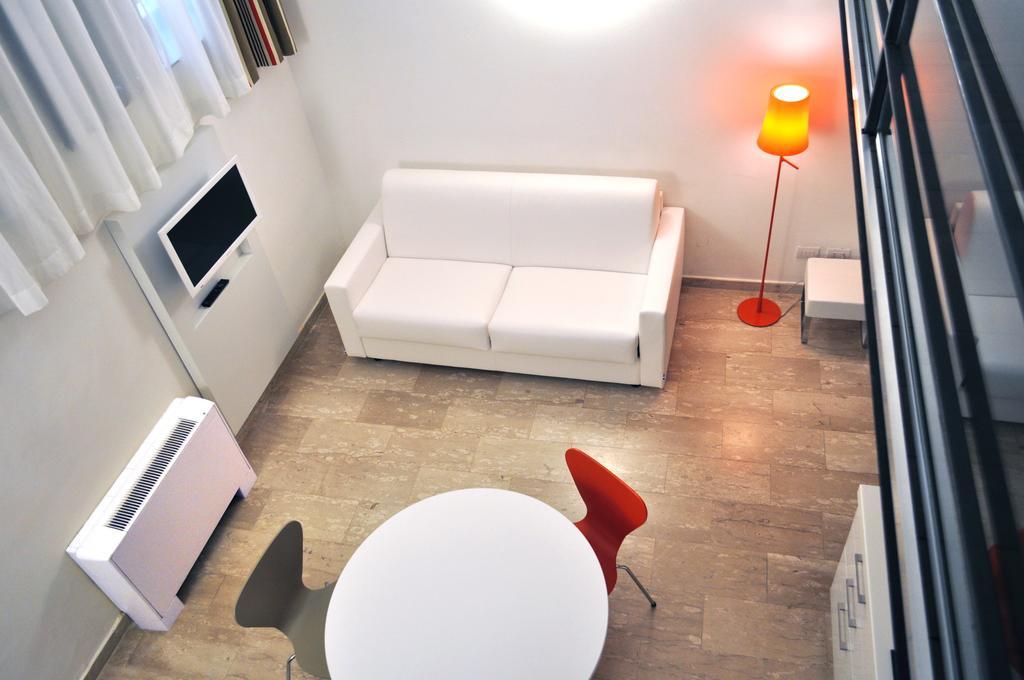 Bb Hotels Aparthotel Bocconi Milan Room photo